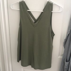 Basic army green tank